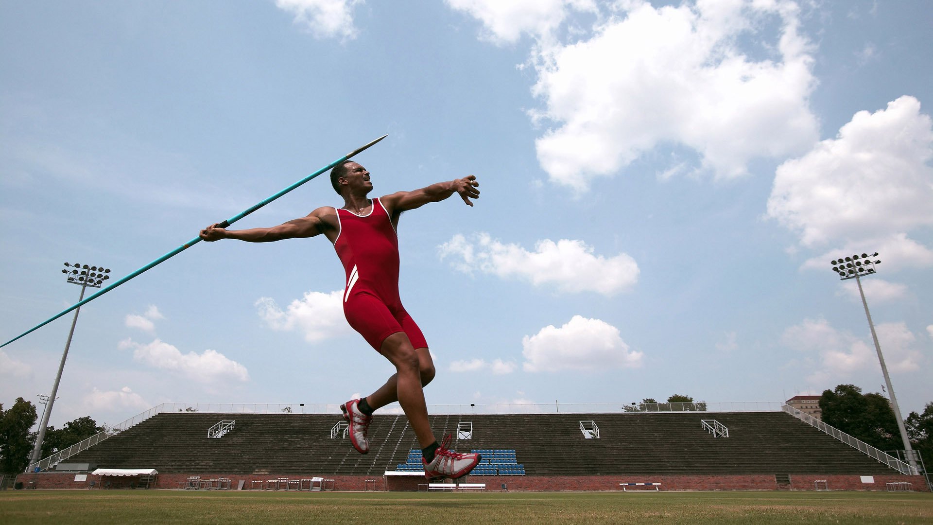 孤勇者的逆袭，佩雷兹扛起雷诺大旗，绝地逆转法拉利王朝